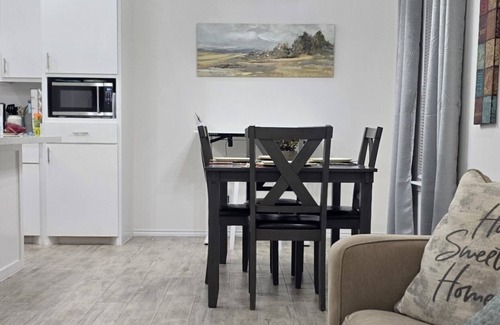 Sebastian House | Quiet - Outlet Mall 6mins W/D Fenced Backyard Discounts 30+