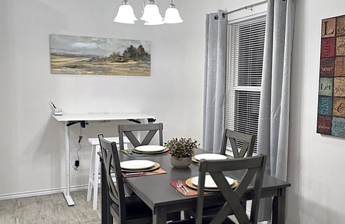 Sebastian House | Quiet - Outlet Mall 6mins W/D Fenced Backyard Discounts 30+