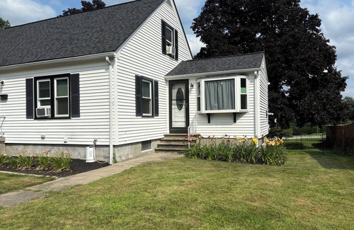 Webster House | Quiet & Peaceful Home minutes from Webster Lake & Indian Ranch