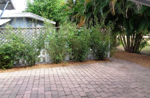 Broadview Manor Cottage | Quiet, Picturesque Living Close to Downtown Fort Myers Russell park area 33905