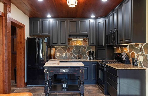 Anaconda Cabin | Quiet Pintler Getaway - Minutes from Georgetown!