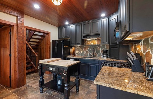 Anaconda Cabin | Quiet Pintler Getaway - Minutes from Georgetown!