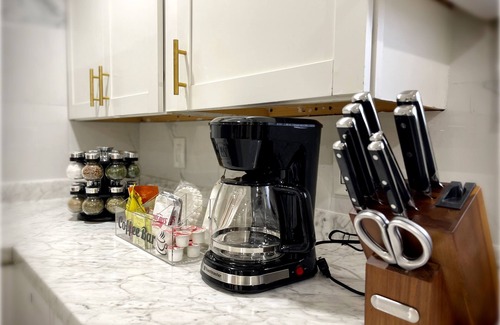 Utica House | Quiet place to relax/Ultra Fast FREE Wi-Fi 3. Min Downtown Utica New Hospital