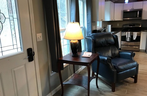 Pittsburg Cottage | Quiet, Private 2 BR/1.5BA Unit ~ Lake View, next to Wood Creek Boat Dock