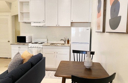 Stanton Park Apartment | Quiet, Private Apartment in Historic Capitol Hill - 10 min walk to the Capitol!