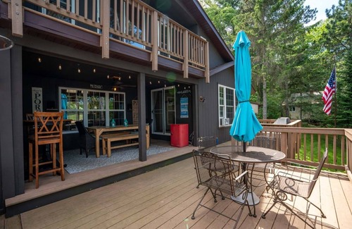 Redgranite House | Quiet & Private at Beautiful Pearl Lake! All Seasons Vacation Home!