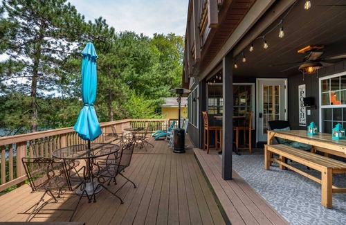 Redgranite House | Quiet & Private at Beautiful Pearl Lake! All Seasons Vacation Home!