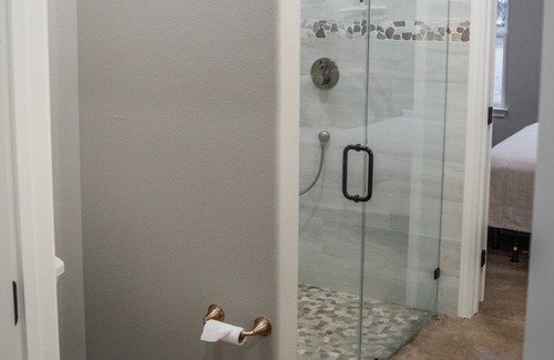 Fayetteville House | Quiet/private location, close to Round Top & small child friendly!