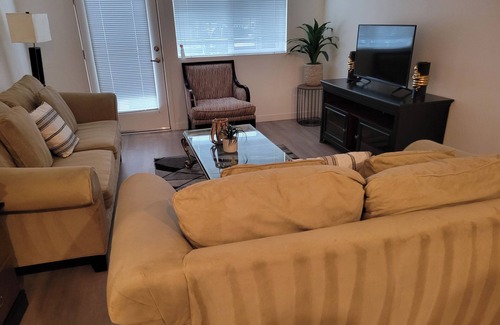 Brentwood Apartment | Quiet Private one Bedroom One Bathroom