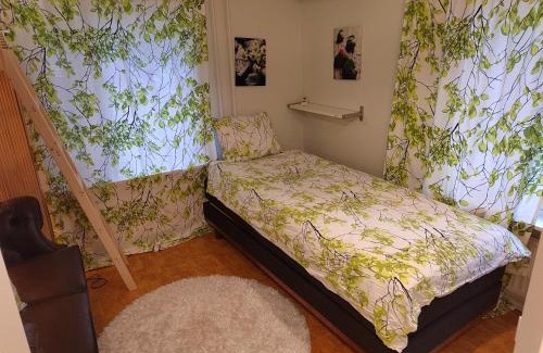 Lantinen District House | Quiet Private room in shared home - Yksityinen rauhallinen huone kodissa- 15min To city