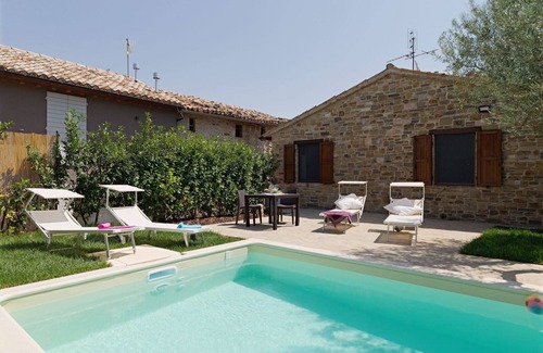 Pievefavera House | Quiet property set in a genuine context between nature and culture.
