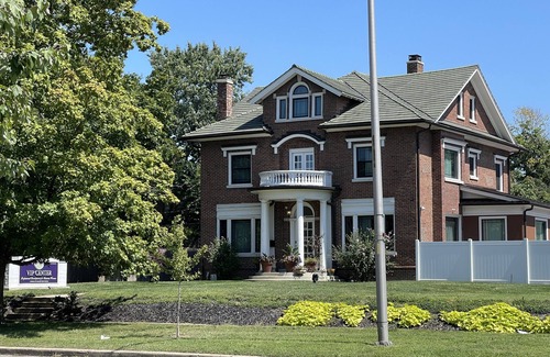 Mapleton/Fall Creek House | Quiet Purple Peace Retreat Close to Downtown Indy-Women Only/Safe and Secure