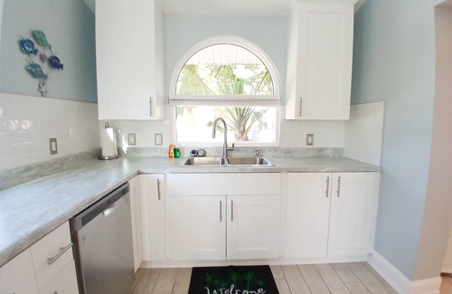 Bonita Shores Cottage | Quiet Quaint Cottage Right on Gulf Access Imperial River Close To Everything