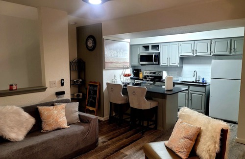 Oklahoma City Condo | Quiet Quant Condo- 5 min from mall.