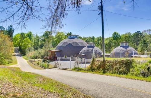 Kokomo House | Quiet, Quirky Country Escape Near Pearl River!