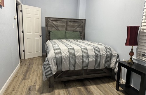 Calumet Heights House | Quiet, relaxing 4 bed, 2 bath, 10 mins to Lake Michigan