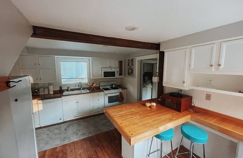 Sea Breeze Cottage | Quiet renovated cottage by Seabreeze