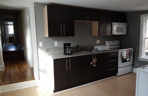 Charles Town Condo | Quiet Renovated Historic Condo Above Abolitionist Ale Works w/Washer Dryer #301