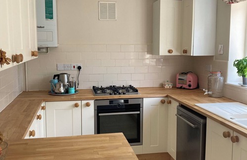 Trowbridge House | Quiet residential area - 10 miles from city of Bath. Train links to London.