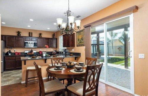 San Jacinto House | Quiet resort style backyard perfect for entertainment