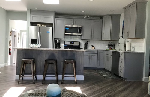 North Cape May House | Quiet retreat along the bay“BLU-DOLPHIN” with OUTDOOR SHOWER