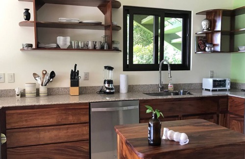 Arenal Villa | Quiet retreat on gorgeous organic garden by lake