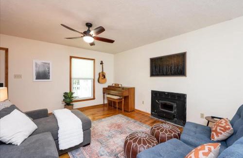 Bynum House | Quiet Retreat - Piano Firepit Peloton - 30 min to RTP