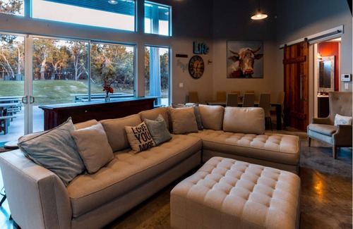 Dripping Springs Hotel | Quiet Retreat w/Pool & Private Cottages by Austin