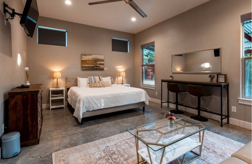 Dripping Springs Hotel | Quiet Retreat w/Pool & Private Cottages by Austin