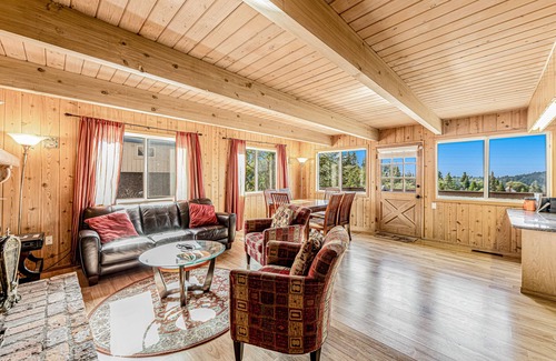 Cedar Glen House | Quiet Retreat w/Lake & Mountain Views, Expansive Deck, Game Room & Central AC