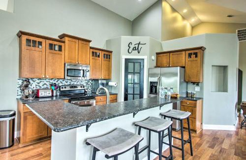 Audubon House | Quiet Retreat with Kayak and Patio, Walk to Lake!