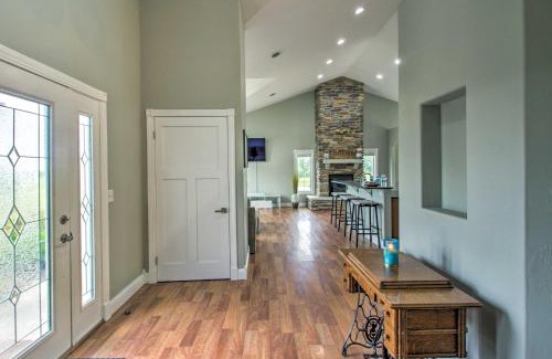 Audubon House | Quiet Retreat with Kayak and Patio, Walk to Lake!