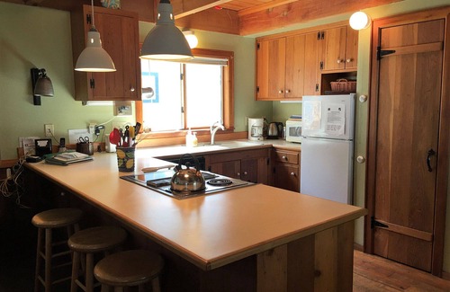Yachats House | Quiet River Front- Eco Friendly - Easy walk to beach or town. Riverfront.