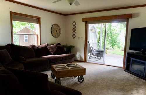 Potosi House | Quiet River Front Home With Additional Rec Area. Near Potosi Brewery