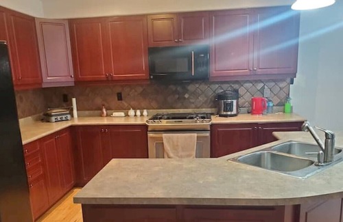 Brantford House | Quiet room in a nice neighborhood