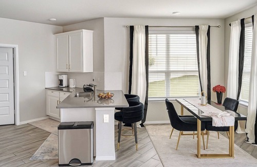 Lincoln Park House | Quiet Room with AC in Providence Village