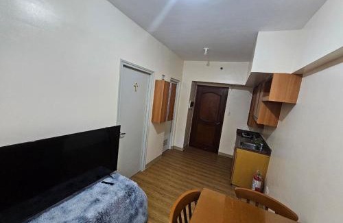Marikina Apartment | Quiet room with Swimming pool access