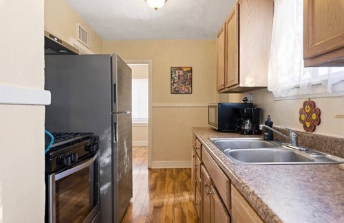 Garfield House | Quiet Roosevelt Row Escape Clean Dog Friendly