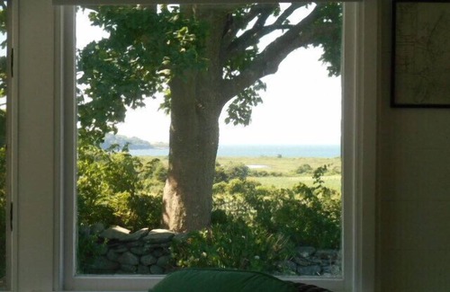 Adamsville Cottage | Quiet Rural setting near Fogland Beach