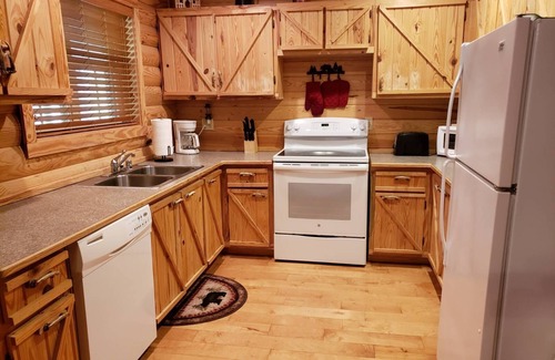 Mountain View Cabin | Quiet rustic retreat on the White River across from Handford Bluff