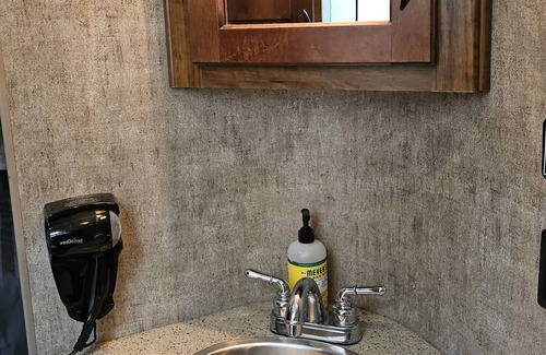 Lenore House | Quiet RV in a country setting with spectacular river views