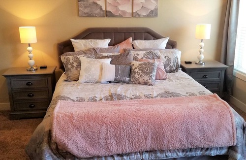 Pleasant View House | Quiet/Safe Pleasant View Townhouse-Unit #54
