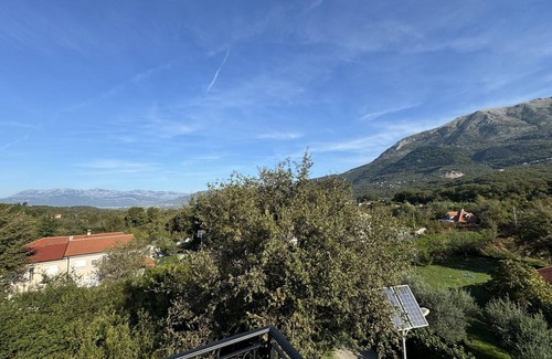 Radanovici Apartment | Quiet, safe stay with free parking,n20 min drive from Kotor, Tivat or Budva!
