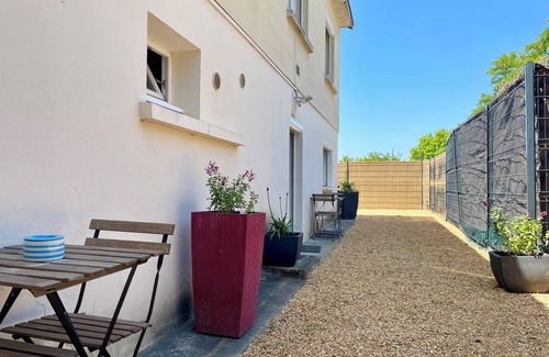 Fondettes Apartment | Quiet, self-contained studio near Tours