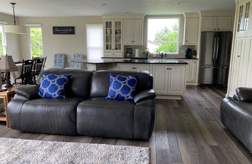 Williamsburg House | Quiet, serene countryside setting - 2 minutes to Equestrian Festival and lakes.