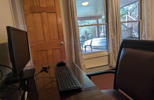 Rock Hill House | Quiet serene Lake House - perfect for family & friend getaways