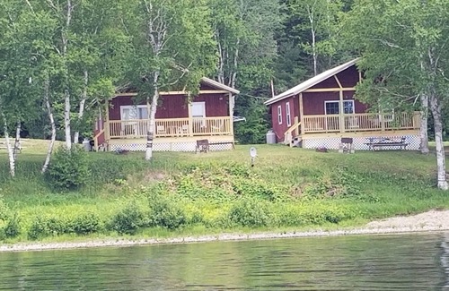Quimby Cabin | Quiet & serene, steps to the water, swimming, fishing, hiking, nature all around