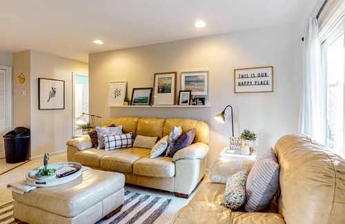 Caine Woods Condo | Quiet, single-level condo with a pool, fast WiFi, central AC, & a washer/dryer