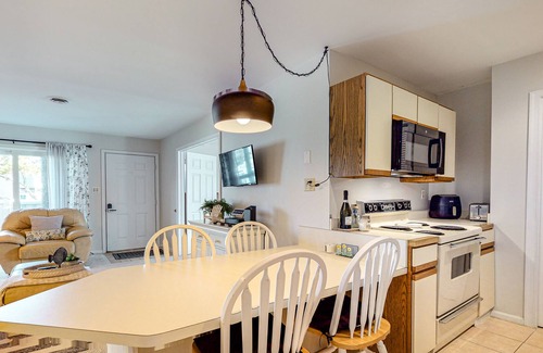 Caine Woods Condo | Quiet, single-level condo with a pool, fast WiFi, central AC, & a washer/dryer