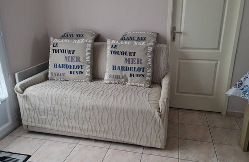 Quend House | Quiet single-storey house in Quend, enclosed garden, parking, 2 bedrooms.